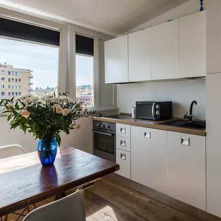 Expeditus Vatican Luxury Saint Peter's View *